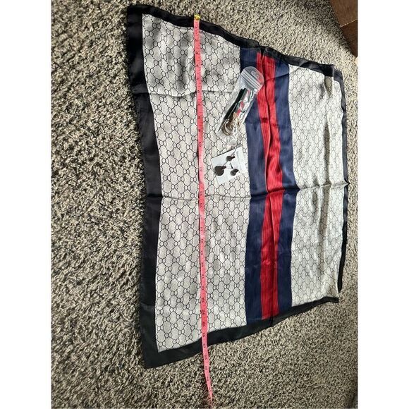 Bundle of 5 beautiful items,a scarf, necklace and earring set keychain, and w - Picture 6 of 16